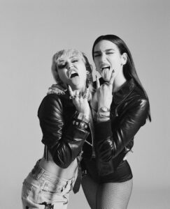 Miley Cyrus y Dua Lipa presentan "Prisioner", su nueva colaboración