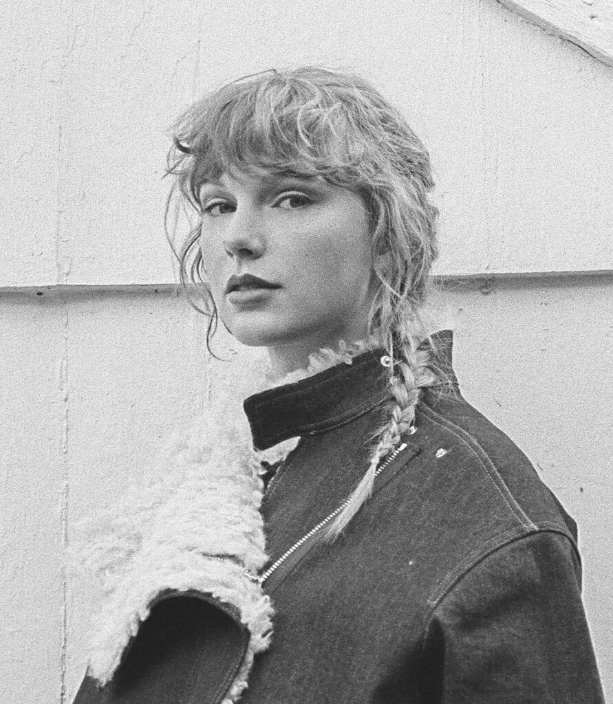 Taylor Swift presentó “Evermore”, su nuevo álbum