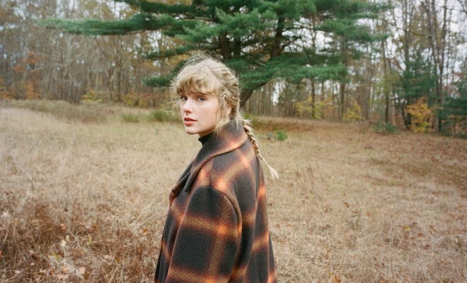 Taylor Swift presentó “Evermore”, su nuevo álbum